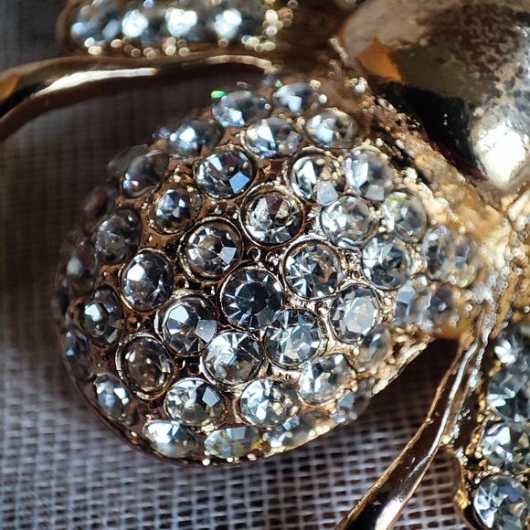 Shiny Gold Tone Vintage Honey Bumble Bee Clear Rhinestone Brooch Black Eyes - Picture 6 of 12